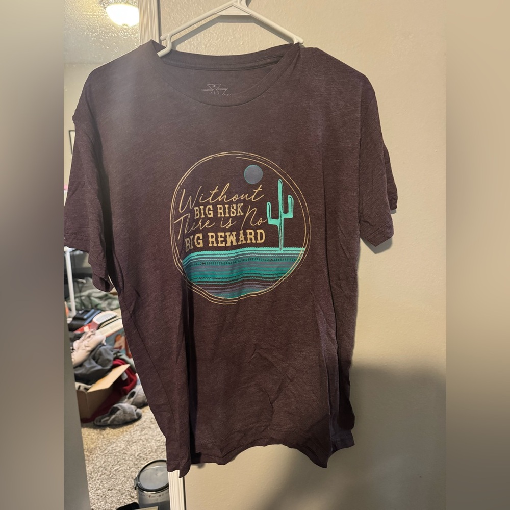 Women’s graphic tshirt